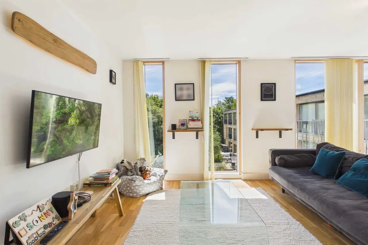 2 bed flat for sale — Watermill Way, London, SW19 2RW
