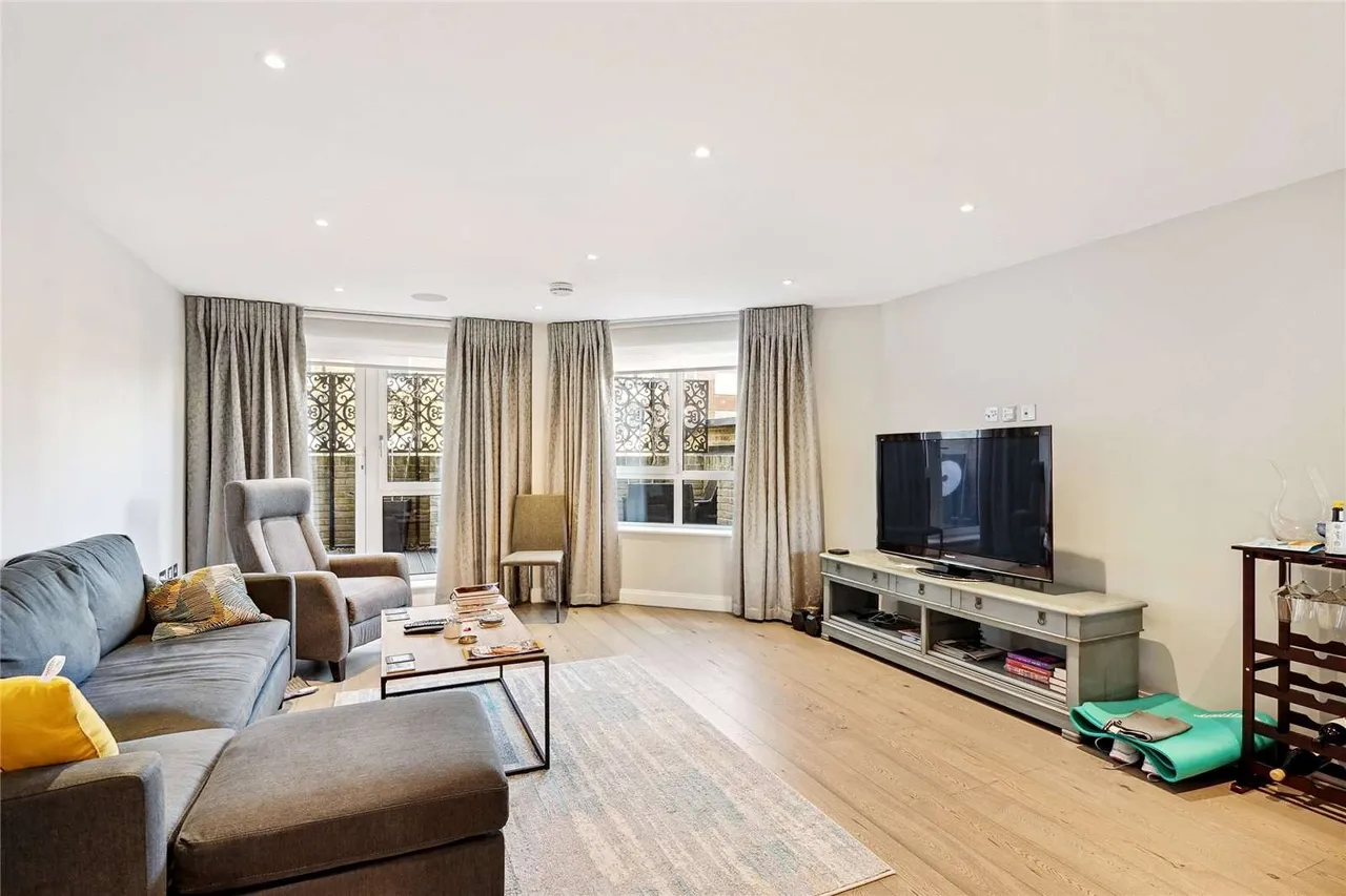 3 bed flat to rent — Ashburnham Mews, Westminster, London, SW1P 4FH
