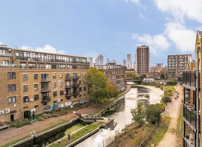 2 bed flat for sale, Candle Street, Stepney Green, E1