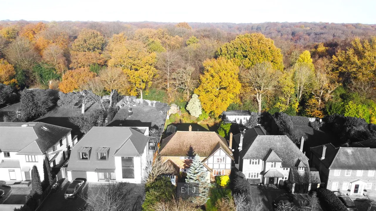 Broadstrood, Loughton, photo 3