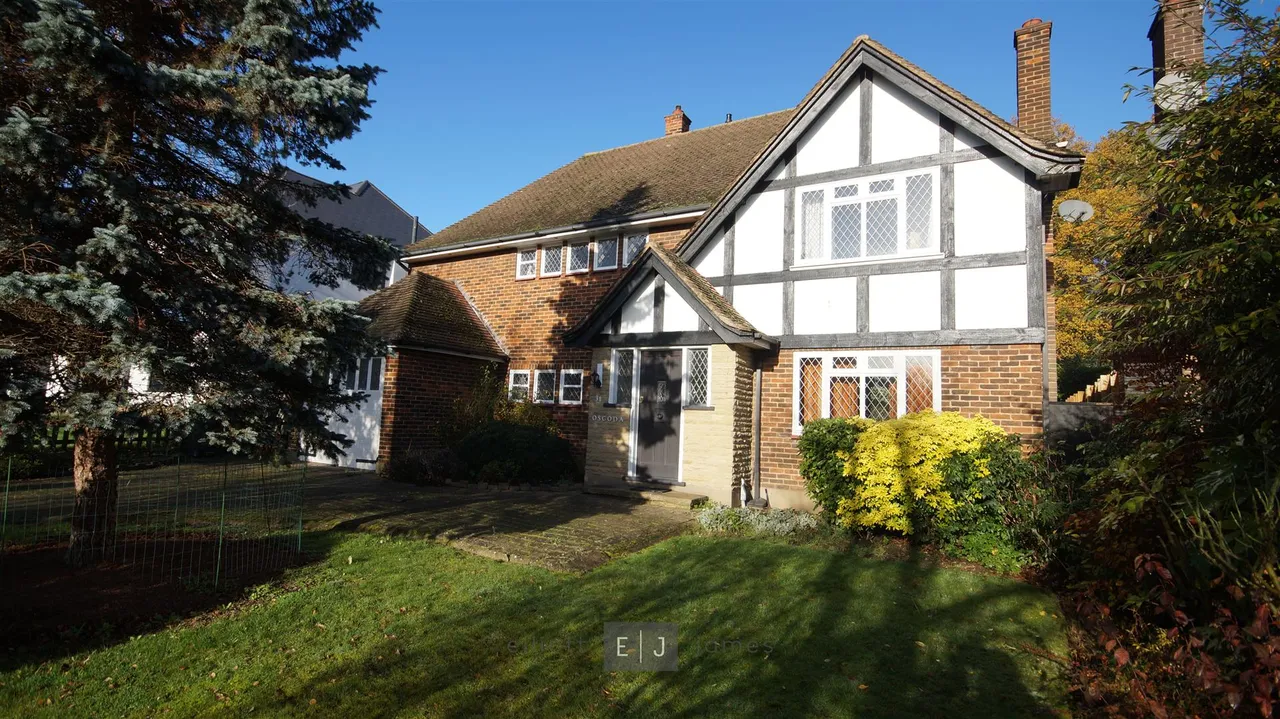 Broadstrood, Loughton, photo 2