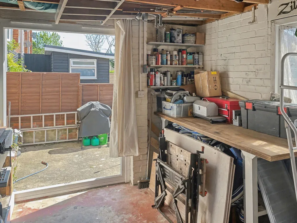 Hunt Road, High Wycombe HP13 7RE, photo 13