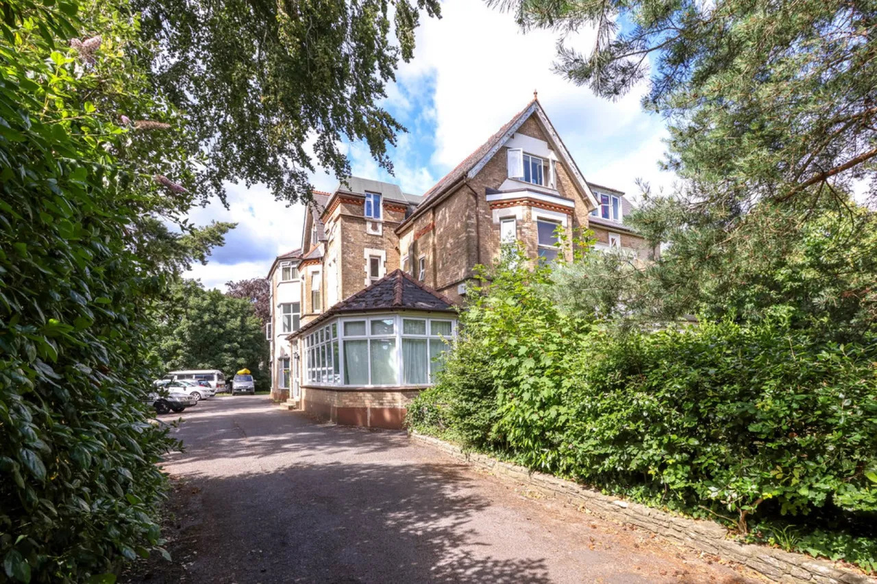 Christchurch Road, Bournemouth, photo 12
