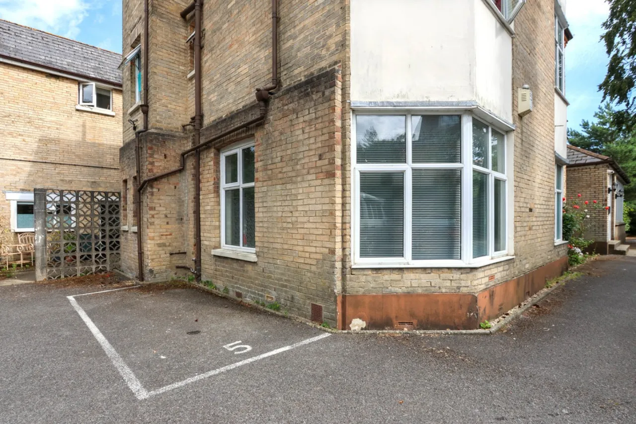Christchurch Road, Bournemouth, photo 11