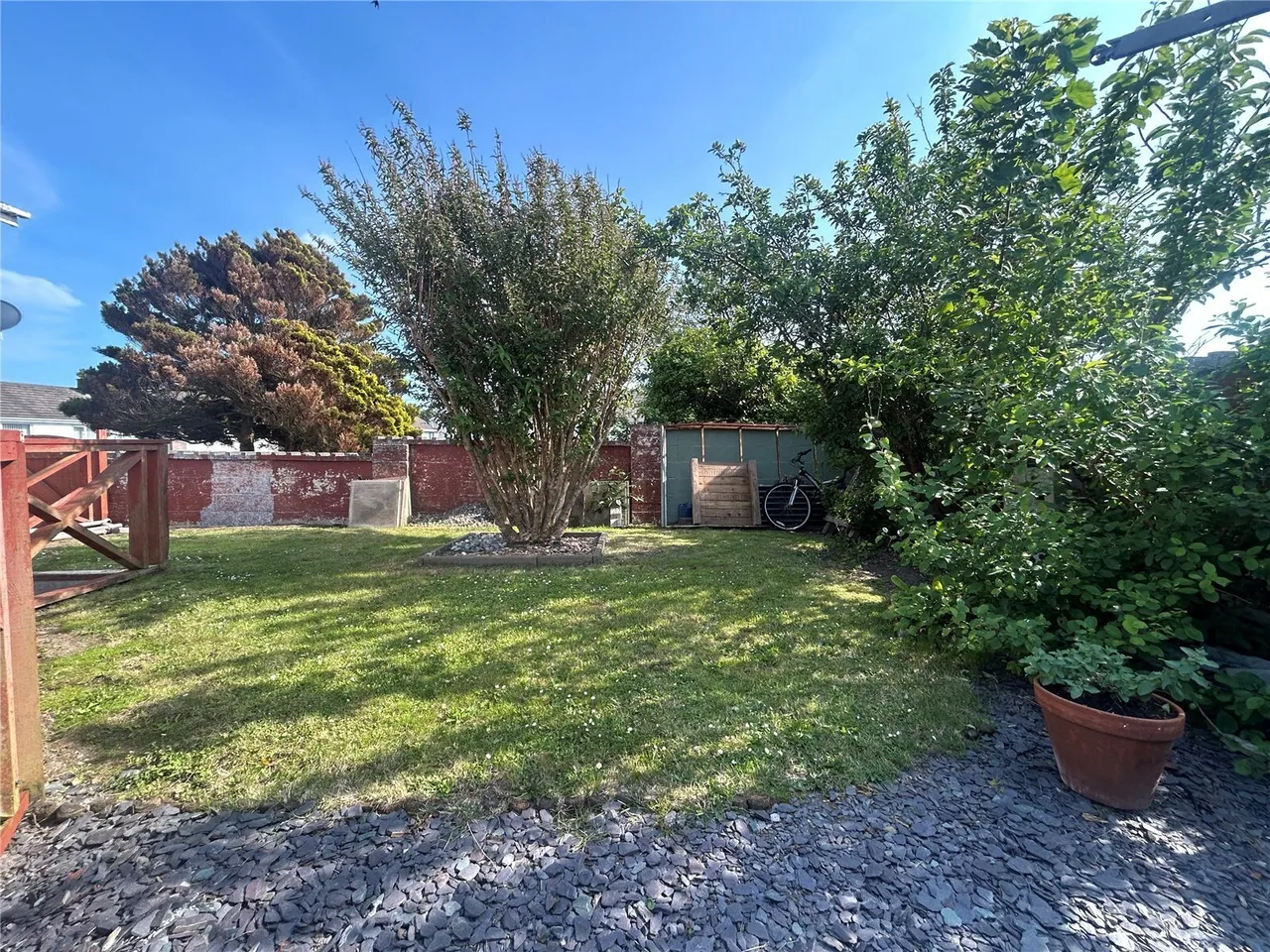 Glorian Estate, Amlwch, LL68, photo 6