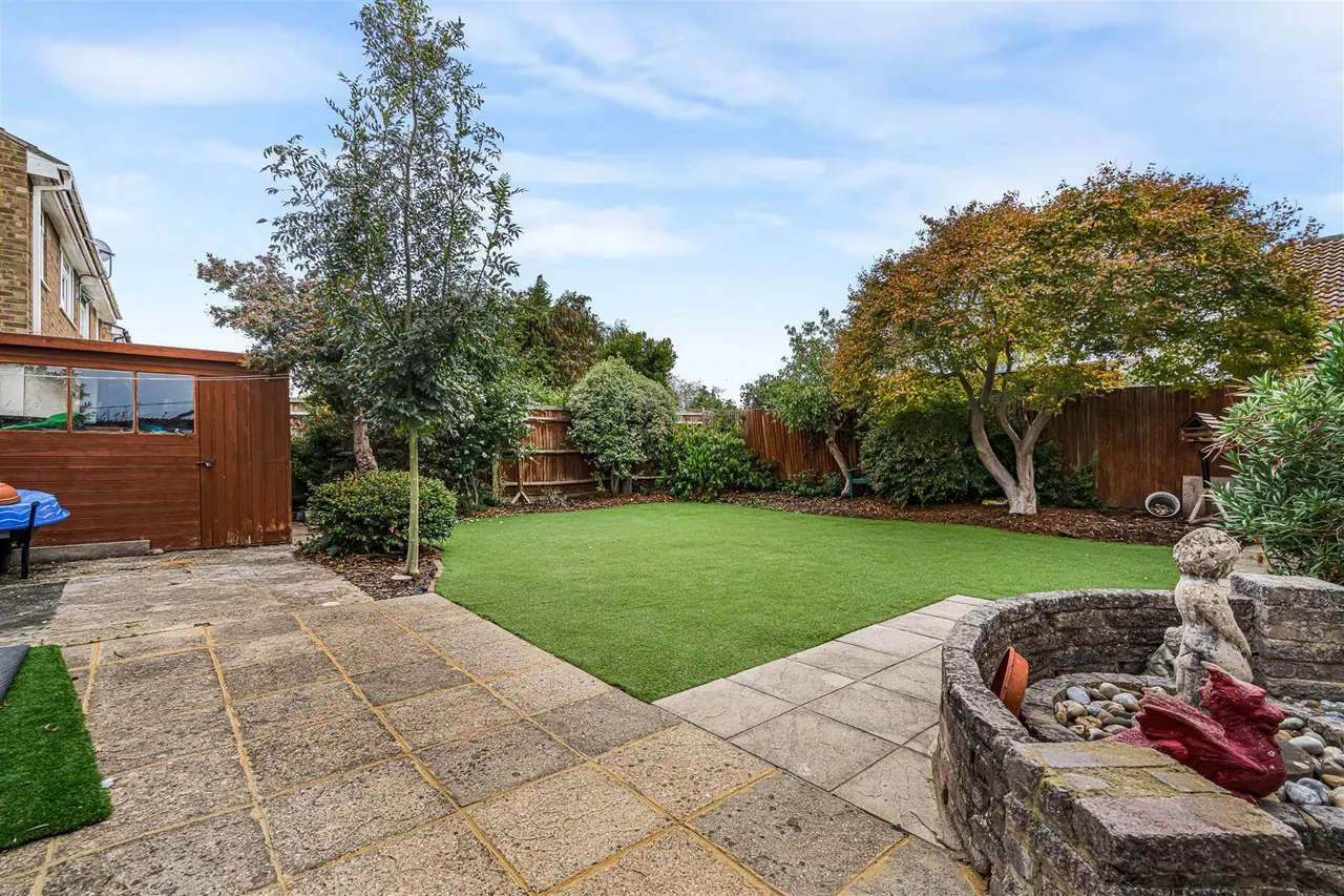 Royston Way, Burnham, photo 9