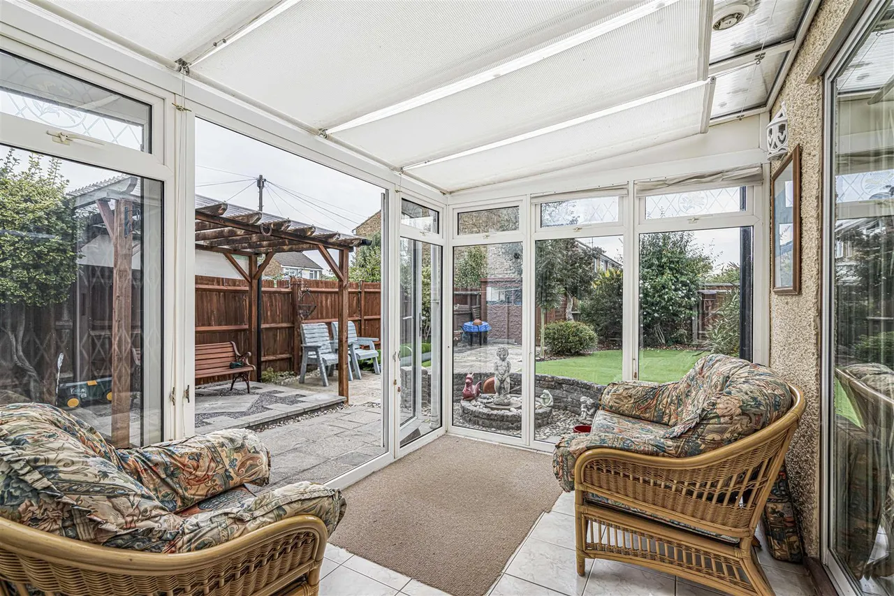 Royston Way, Burnham, photo 4