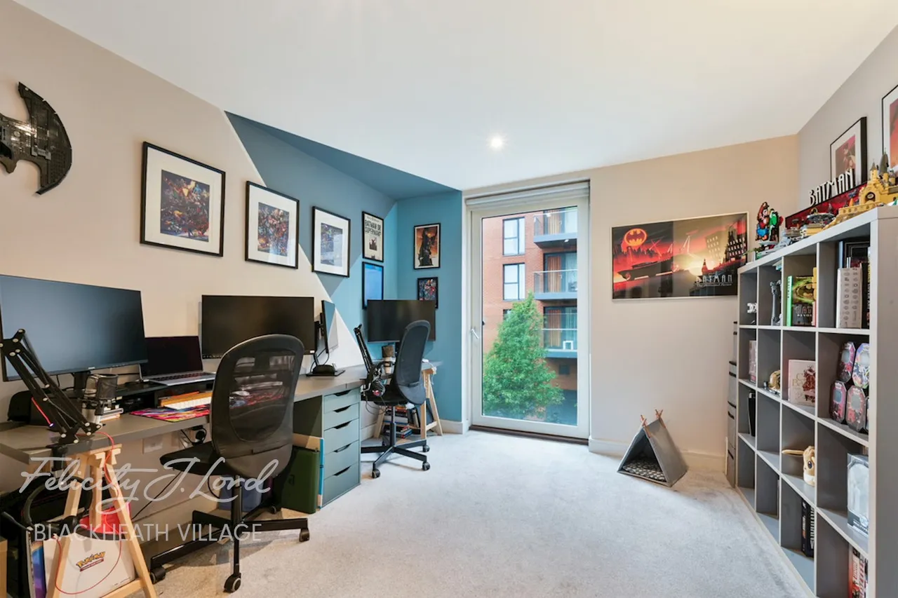 Handley Drive, London, photo 9