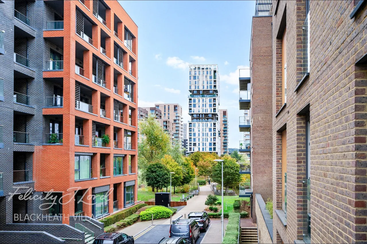 Handley Drive, London, photo 22