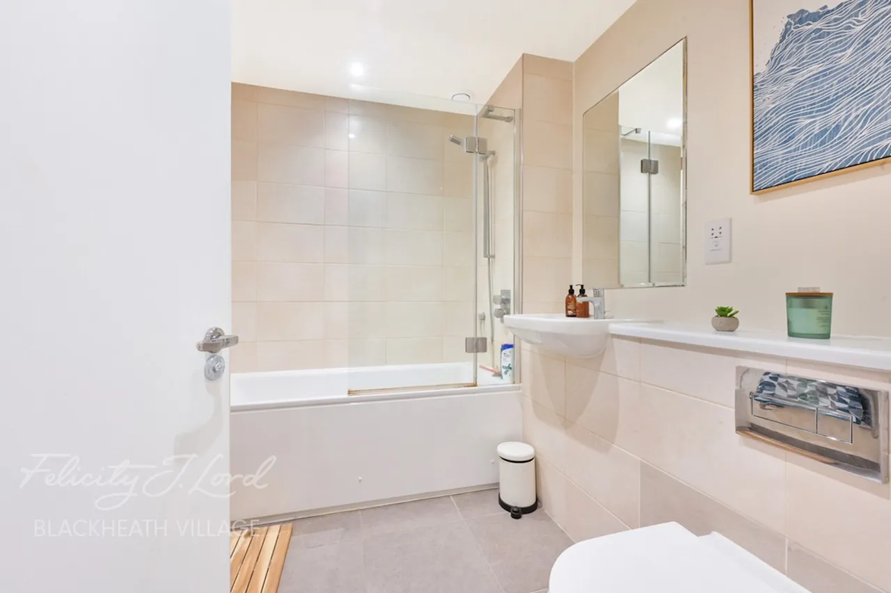 Handley Drive, London, photo 18