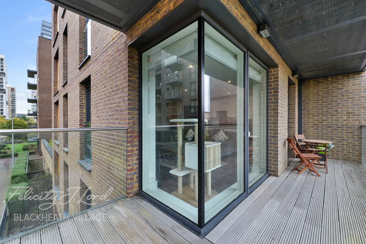 Handley Drive, London, photo 5