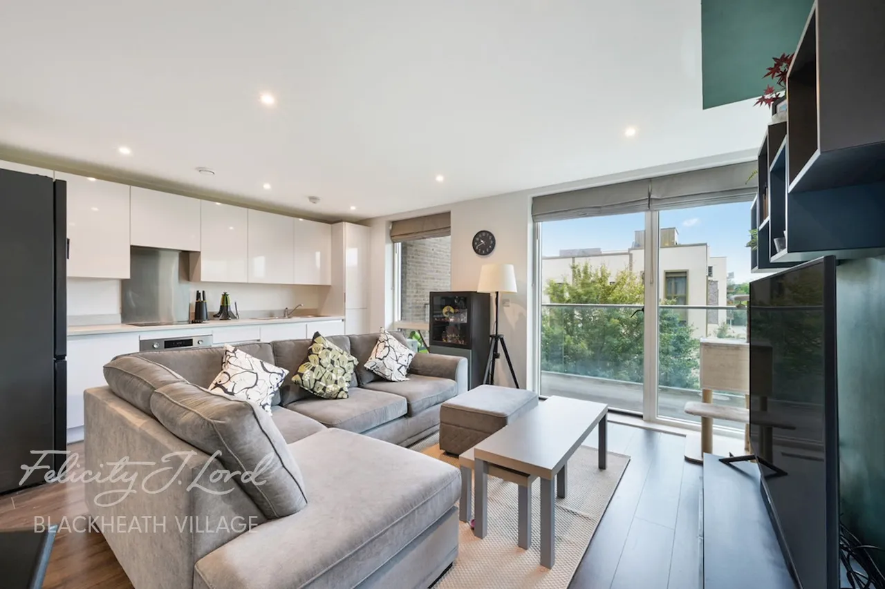 Handley Drive, London, photo 17