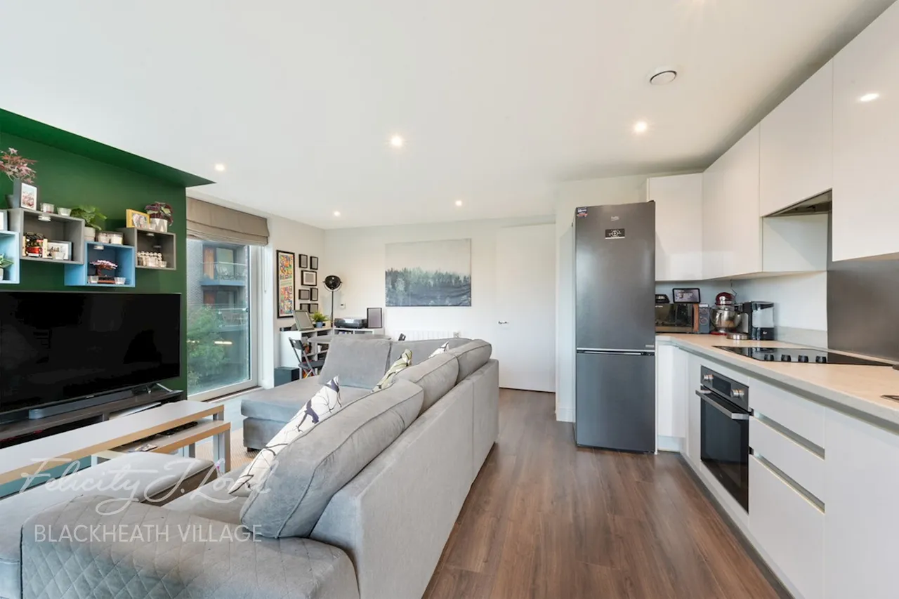 Handley Drive, London, photo 16