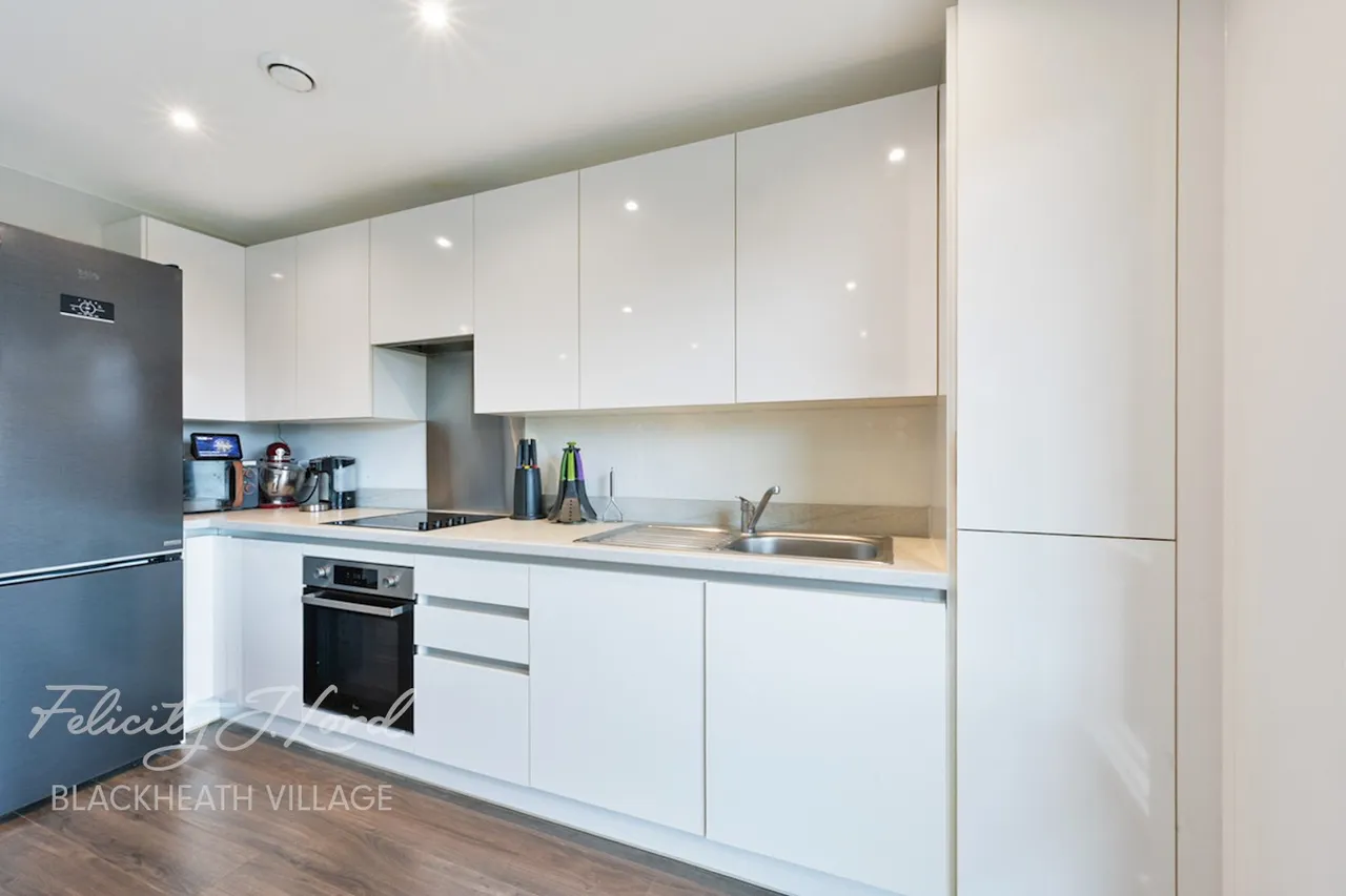Handley Drive, London, photo 11