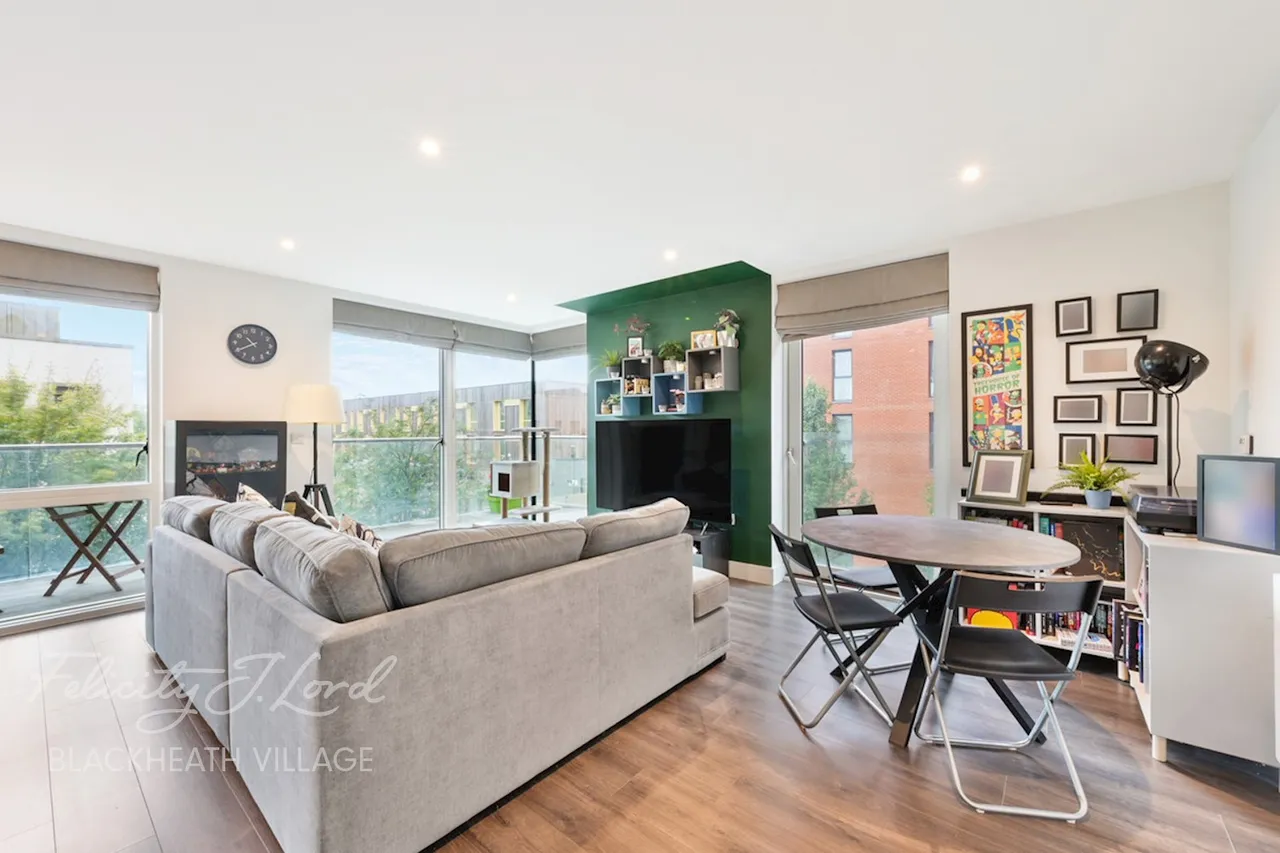 Handley Drive, London, photo 13