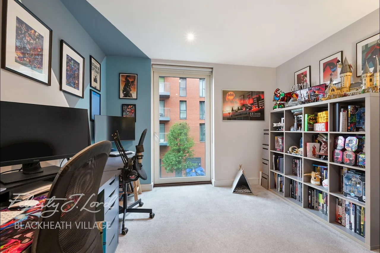 Handley Drive, London, photo 15