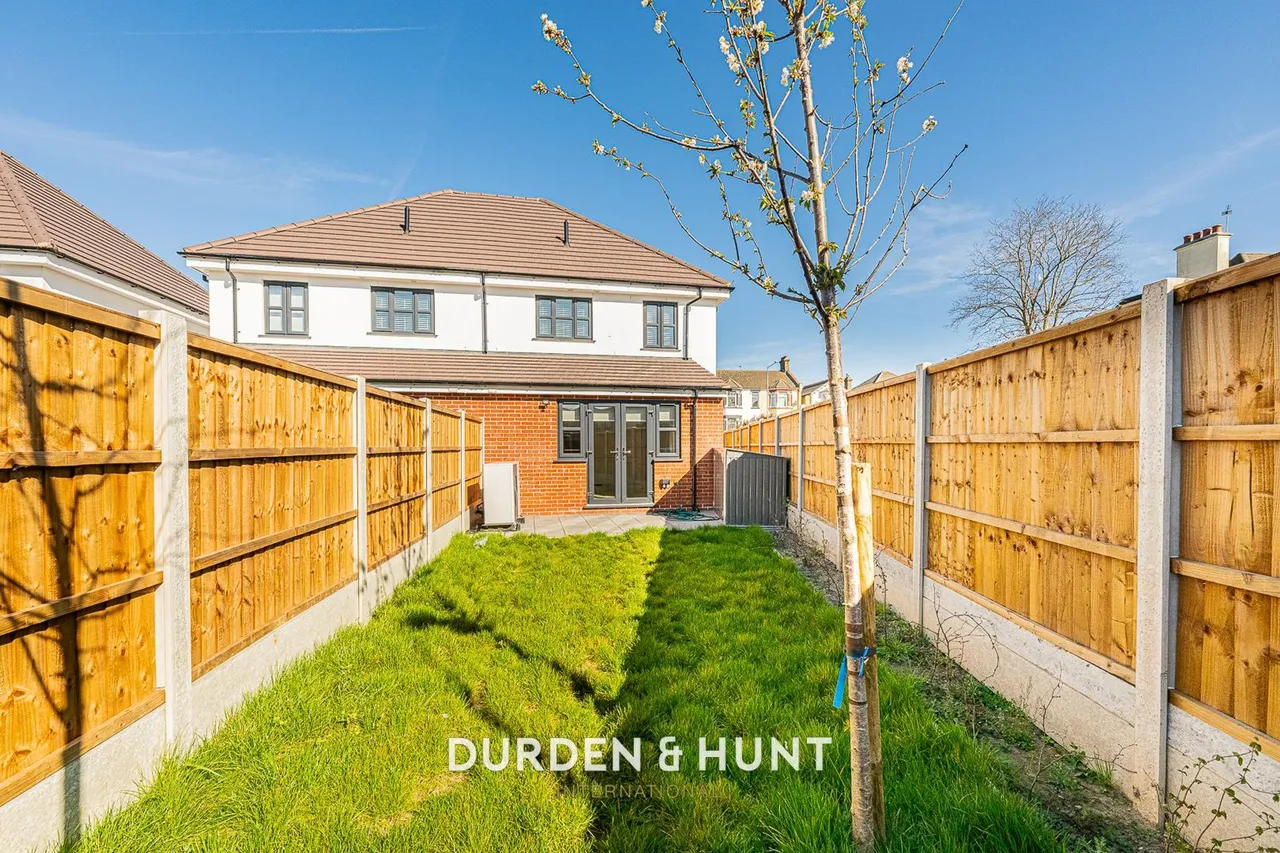 Purfleet Road, Aveley, RM15, photo 23