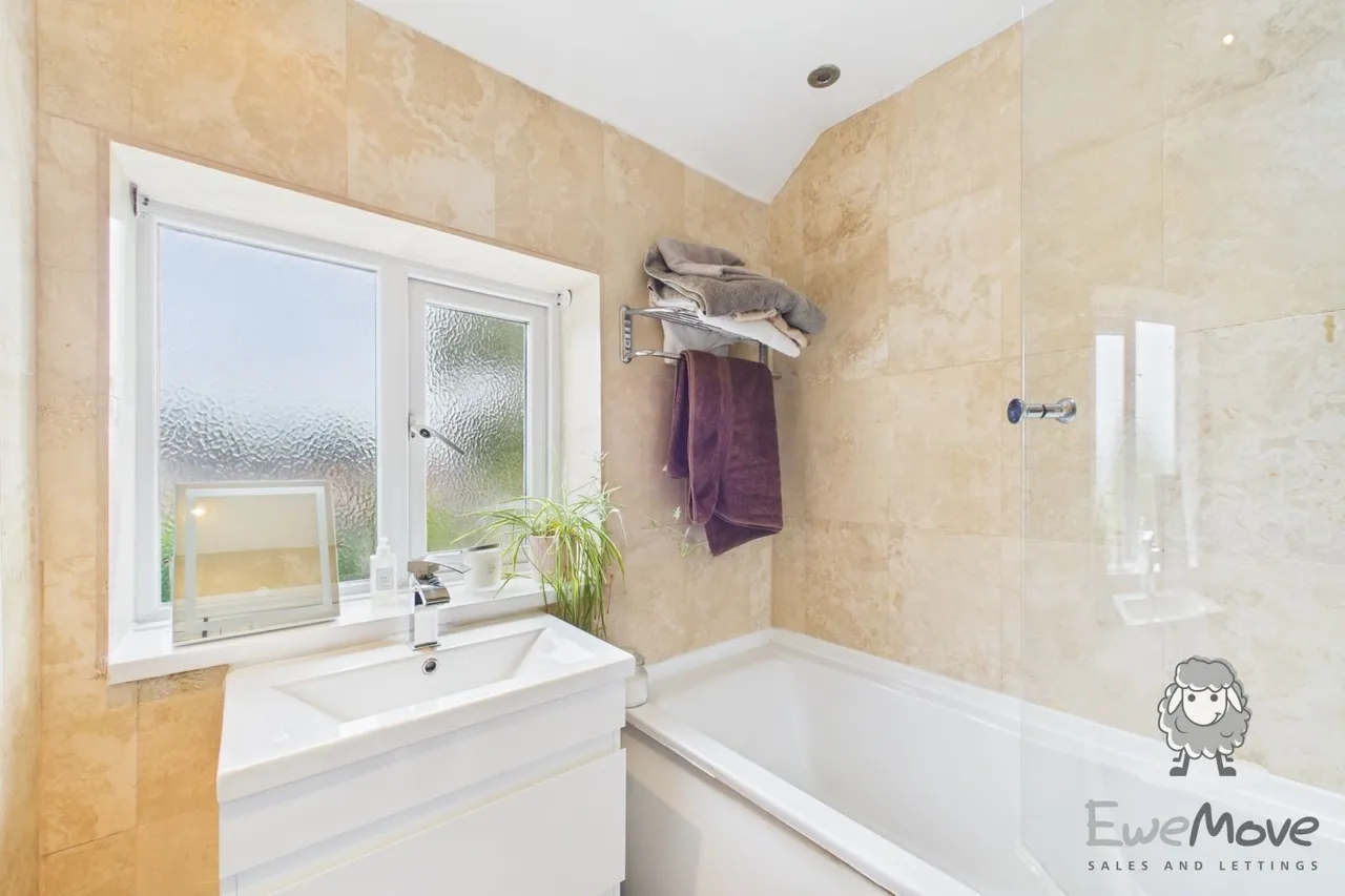 Hughes Avenue, Prescot, L35, photo 12