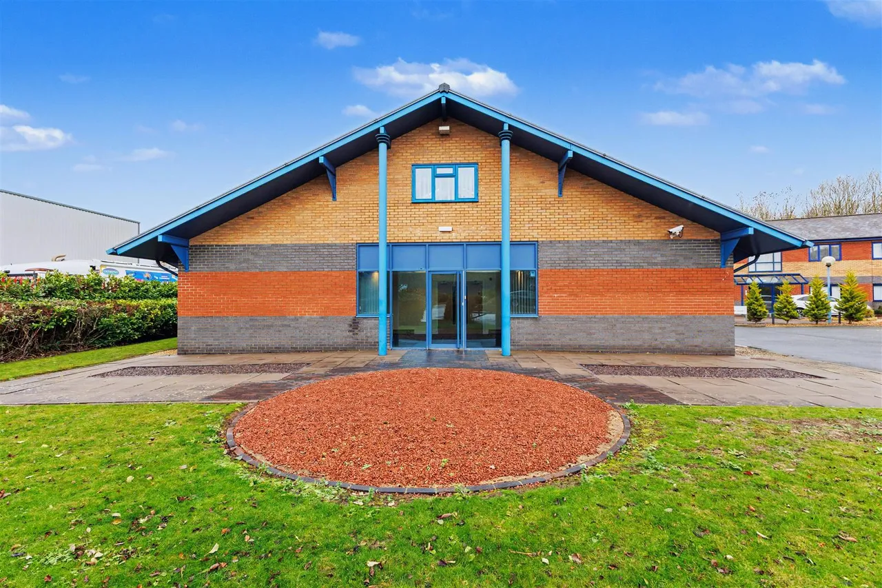 office to rent — Crab Apple Way, Vale Park, Evesham