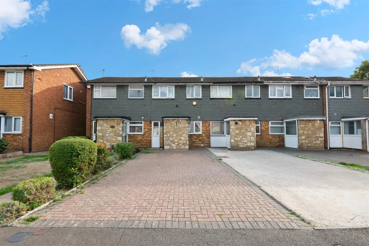 3 bed house for sale, Whytecroft, Hounslow