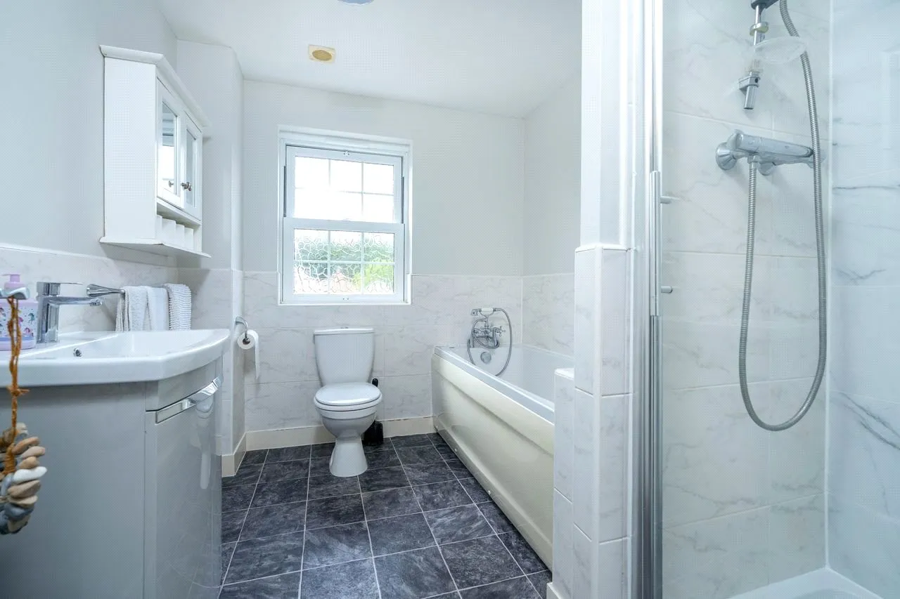 Gleneagles Drive, Greylees, Sleaford, Lincolnshire, NG34, photo 2