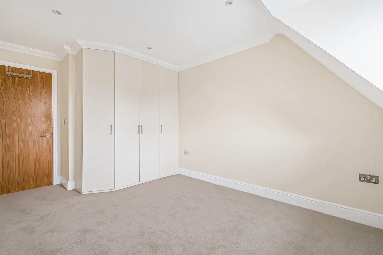 Victoria Street, Englefield Green, TW20, photo 4