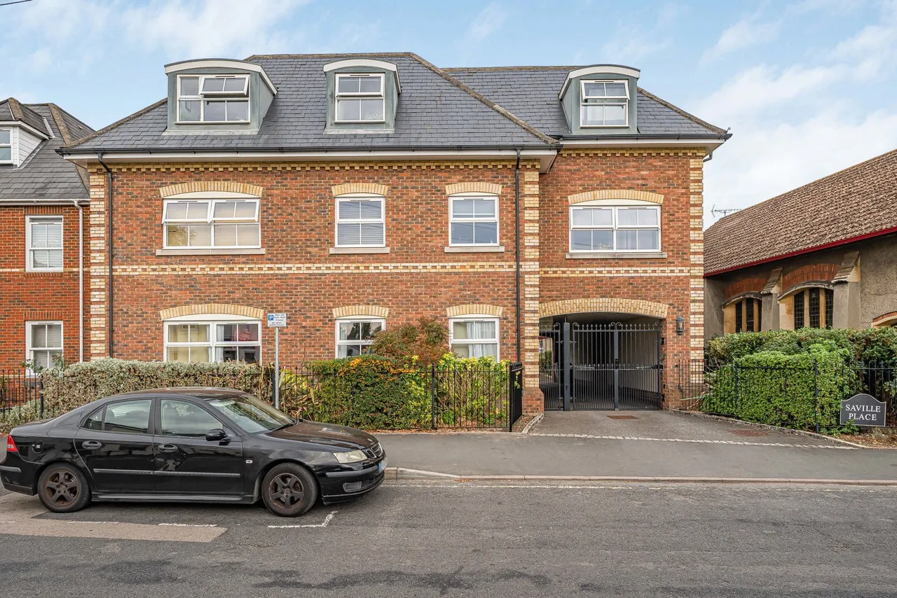 Victoria Street, Englefield Green, TW20, photo 13