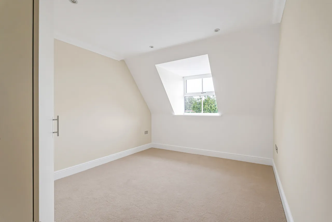 Victoria Street, Englefield Green, TW20, photo 11
