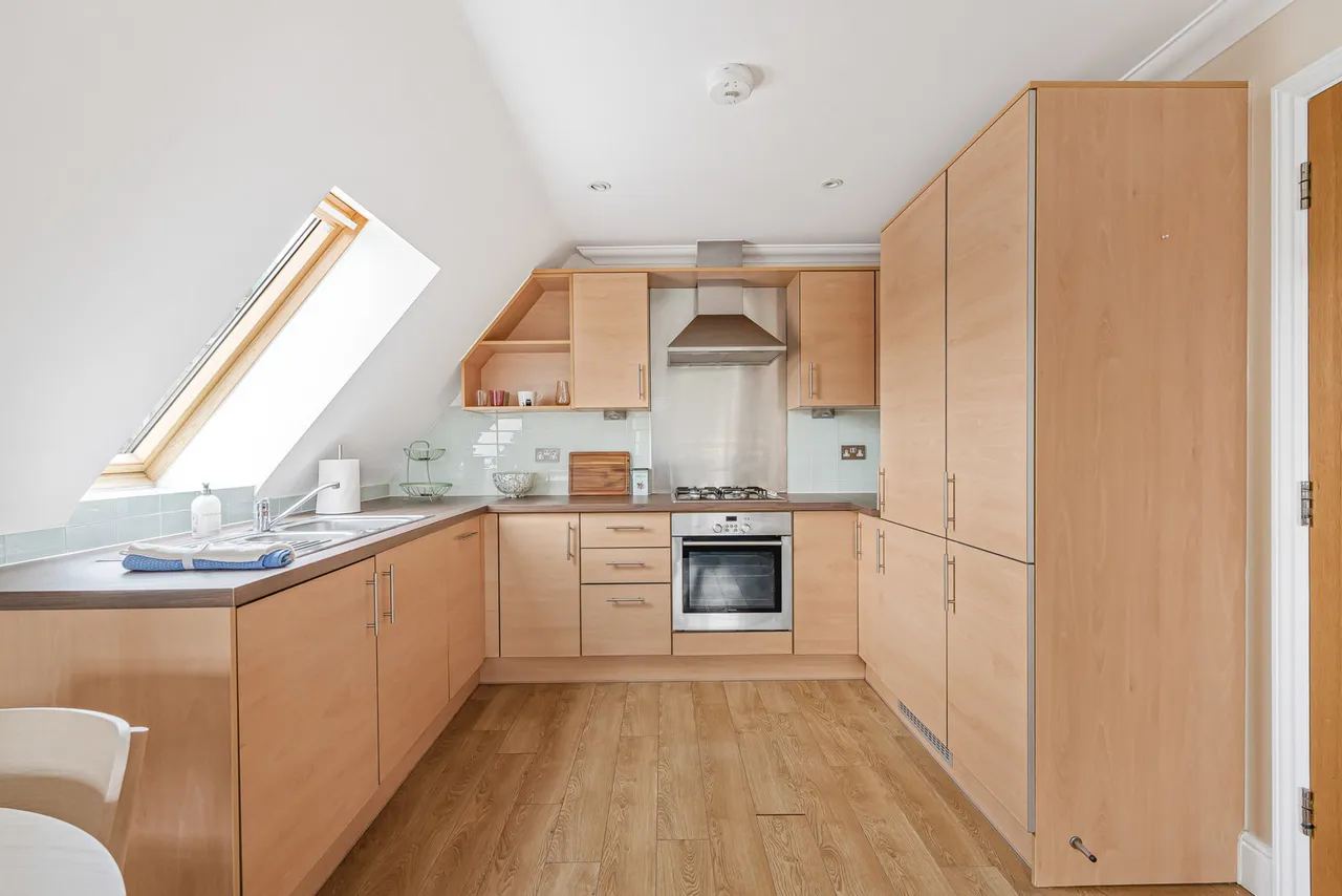 Victoria Street, Englefield Green, TW20, photo 9