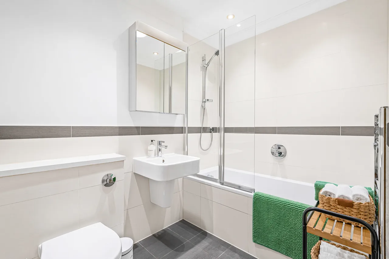 Victoria Street, Englefield Green, TW20, photo 5