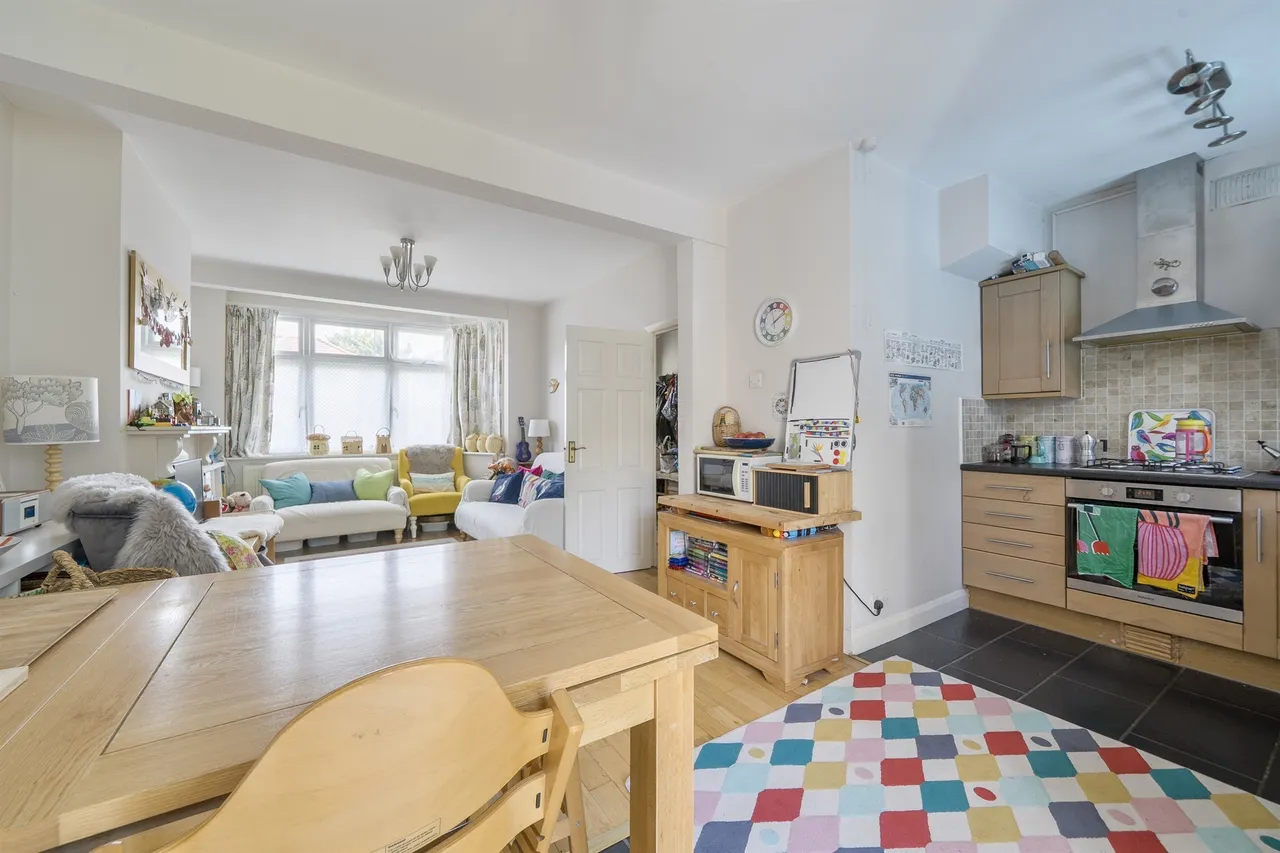 Connaught Avenue, Enfield, photo 8