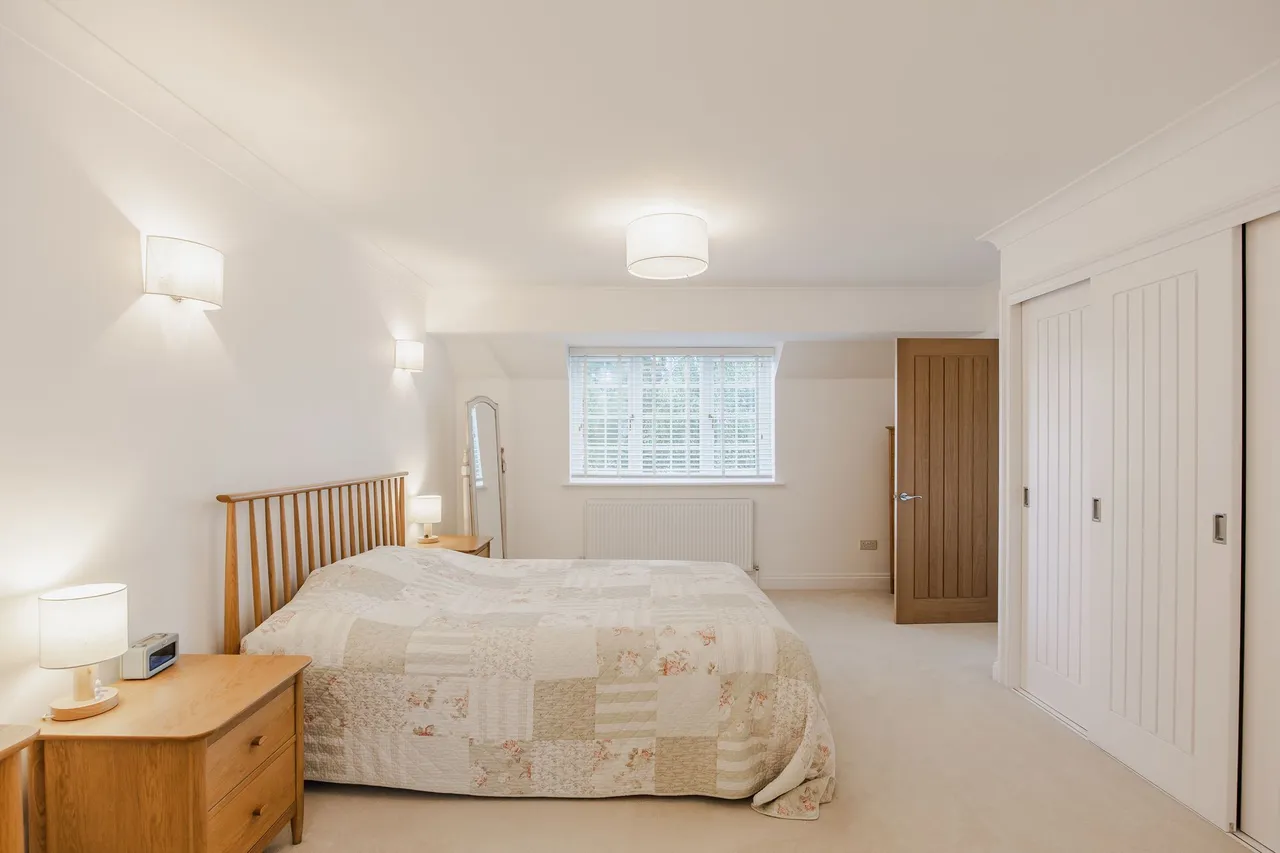 Substantial Home on 0.30 Acre Plot, photo 11
