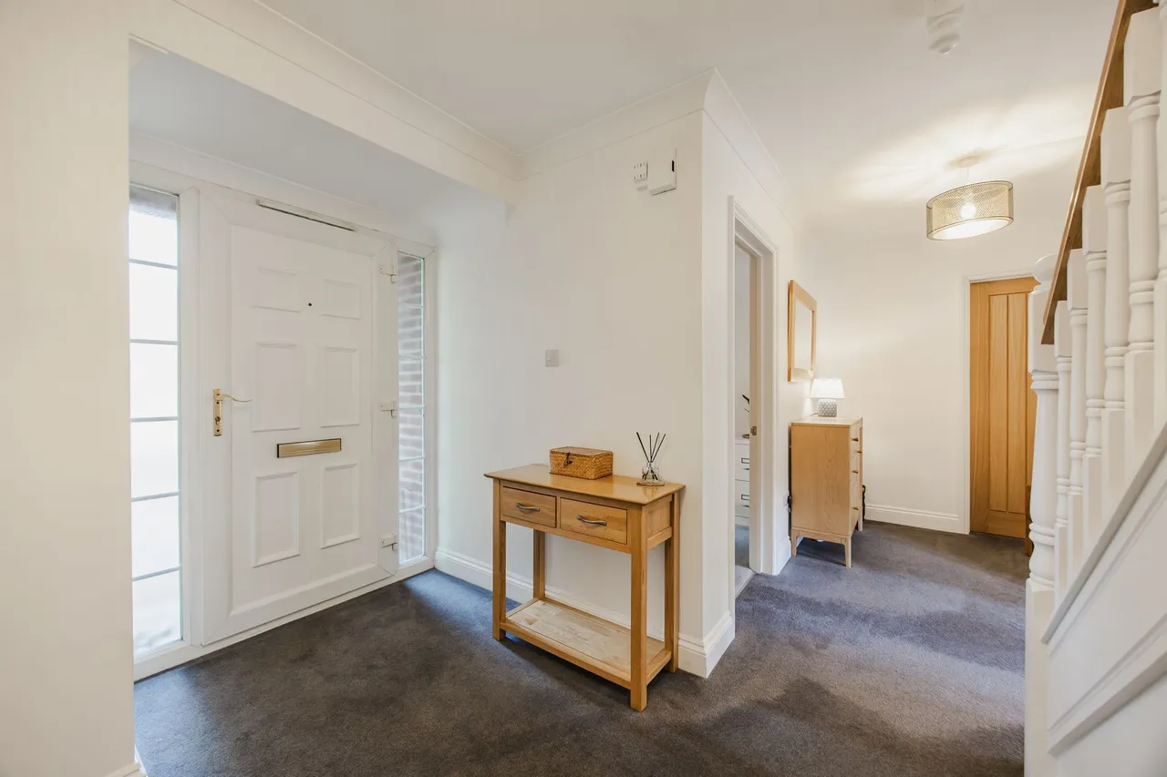 Substantial Home on 0.30 Acre Plot, photo 10