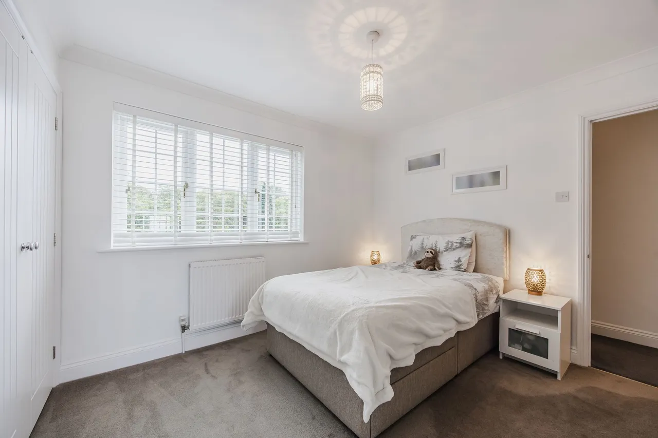 Substantial Home on 0.30 Acre Plot, photo 12