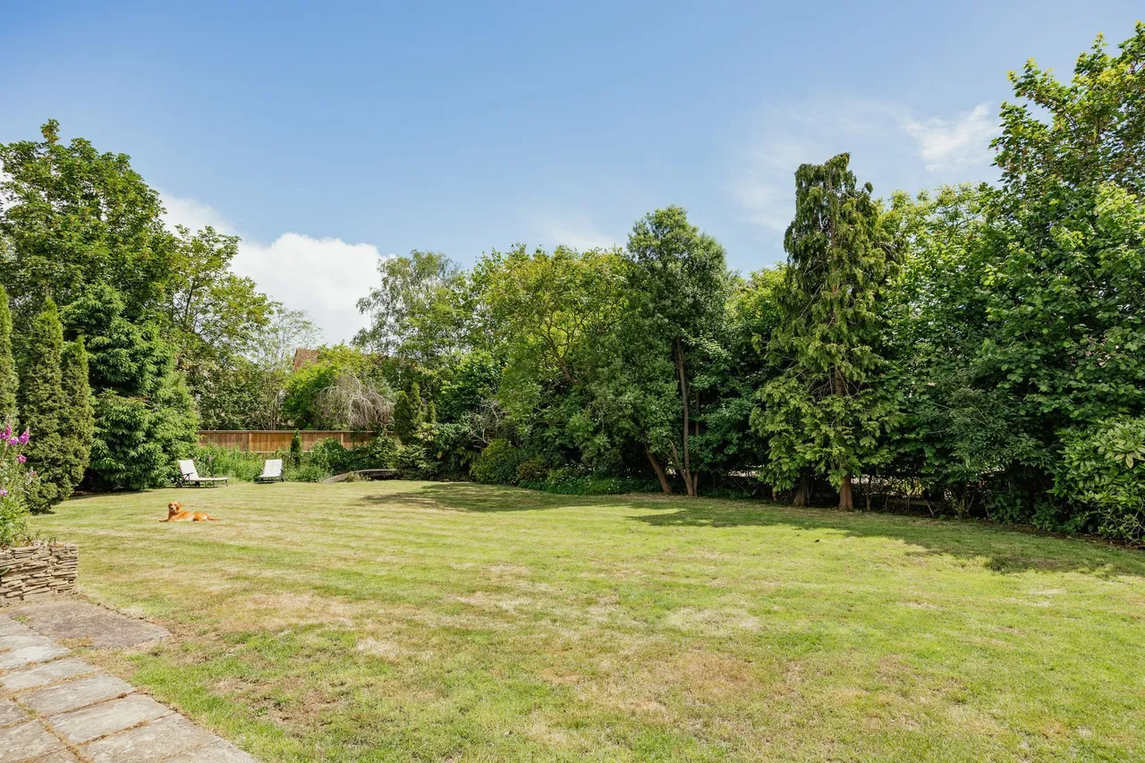 Substantial Home on 0.30 Acre Plot, photo 3