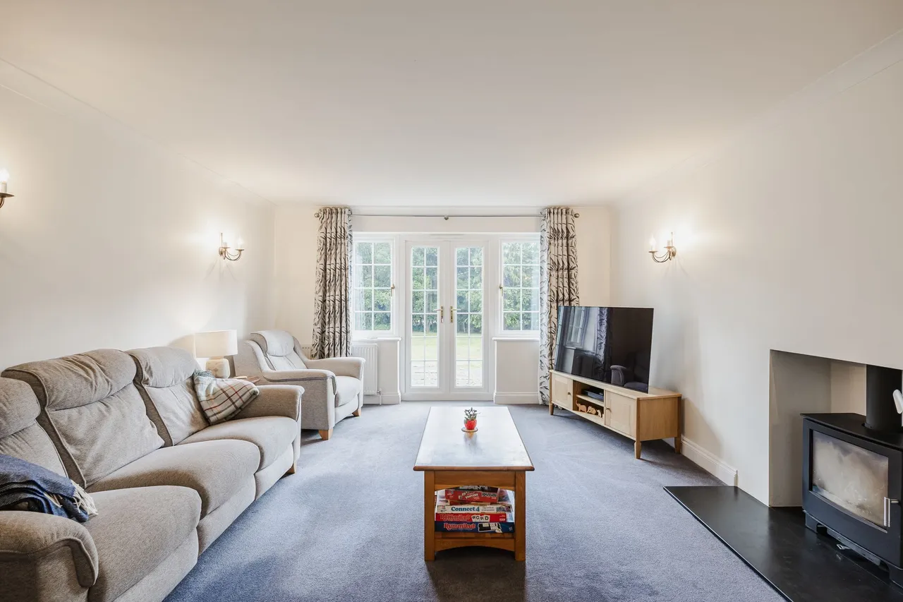 Substantial Home on 0.30 Acre Plot, photo 8