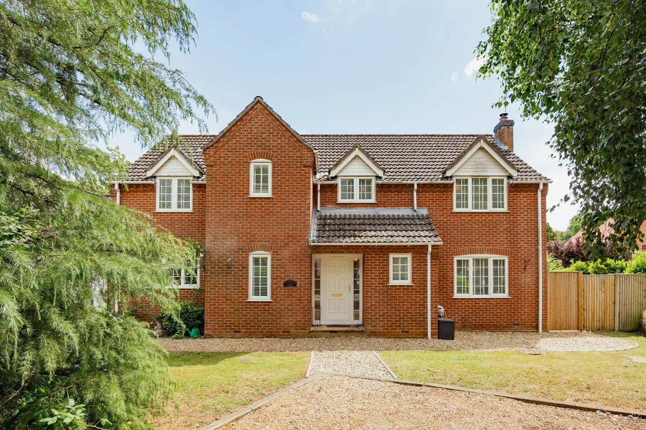 Substantial Home on 0.30 Acre Plot, photo 5