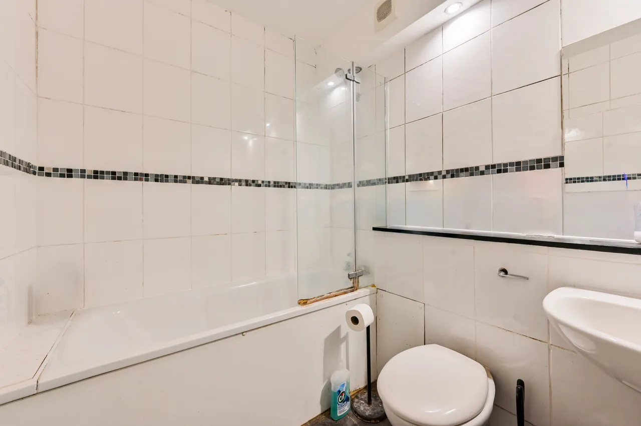 3 St Mary-Le-Park Court, 52 Parkgate Road, London, photo 5