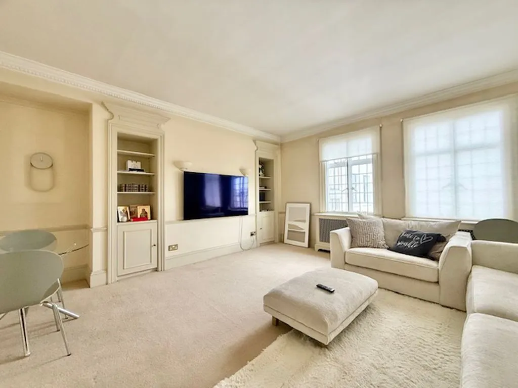 2 bed flat to rent — Baker Street, London NW1 5SR
