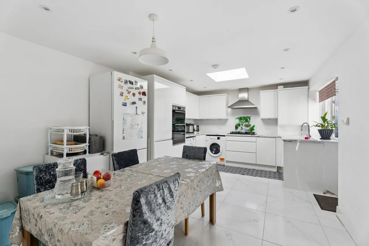 Ash Road, High Wycombe, HP12, photo 3