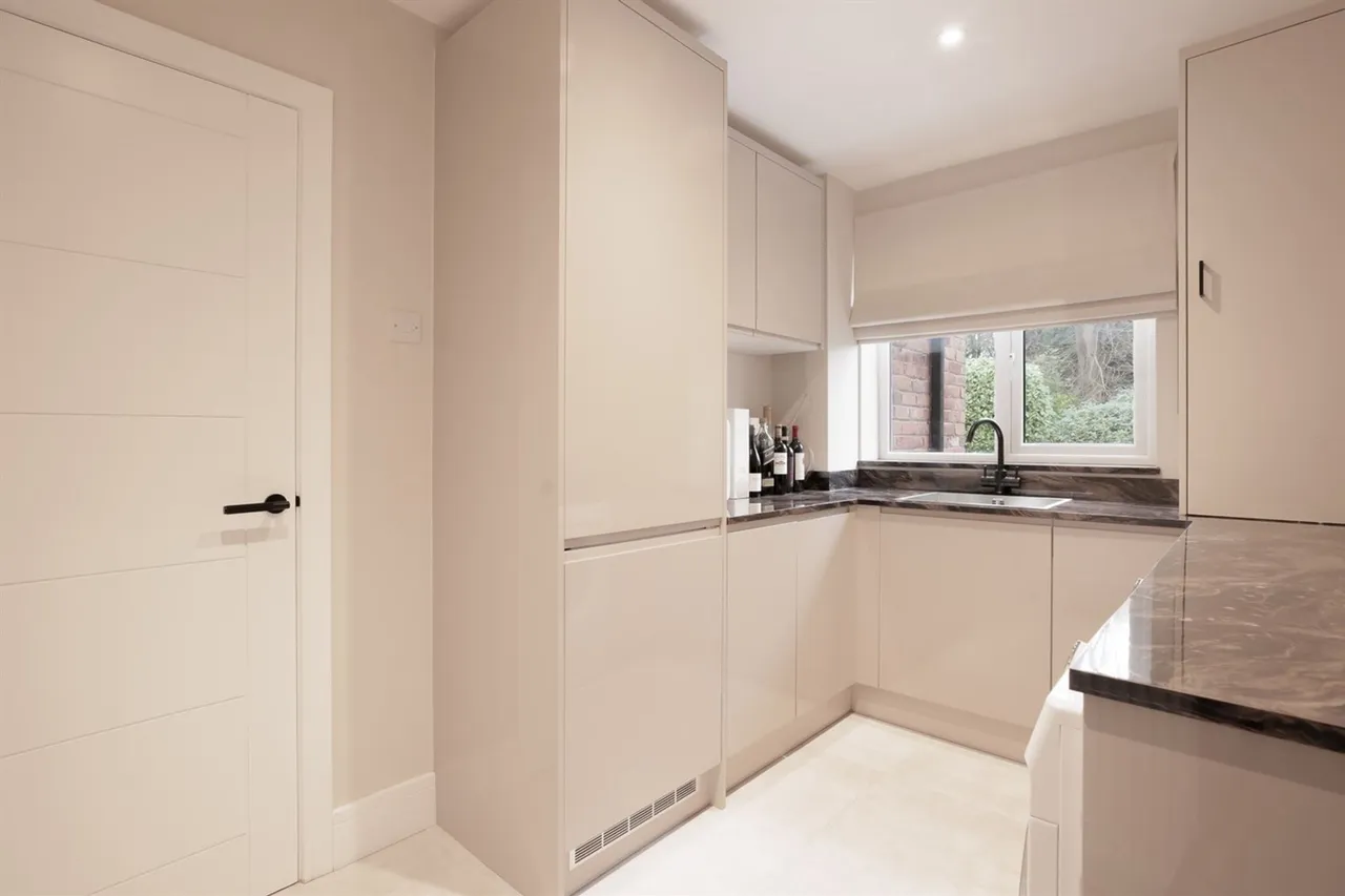 Hale, Altrincham, photo 9