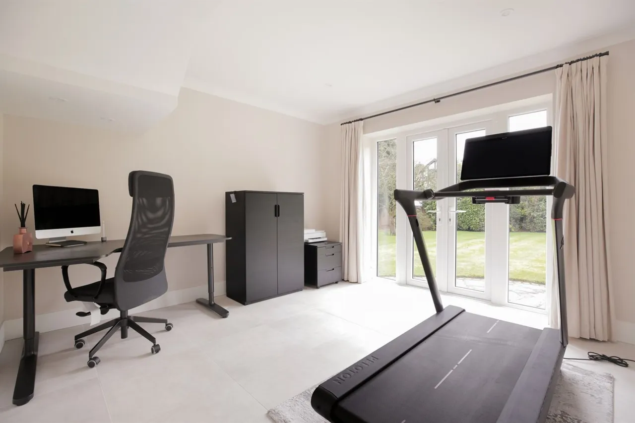 Hale, Altrincham, photo 14