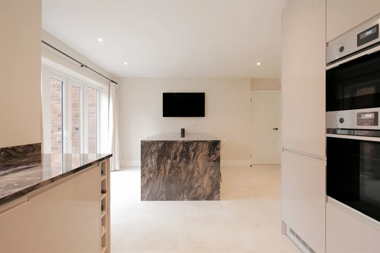 Hale, Altrincham, photo 8