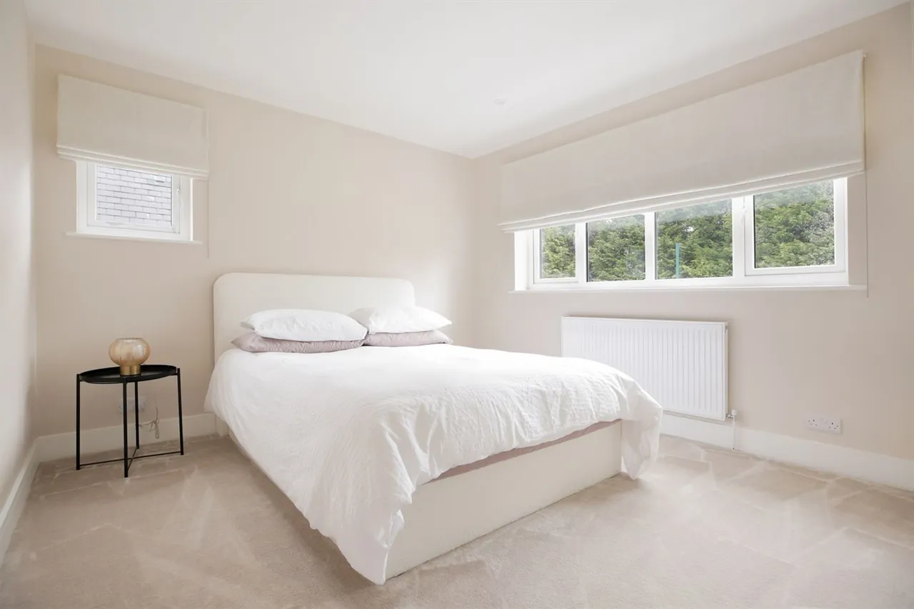 Hale, Altrincham, photo 11