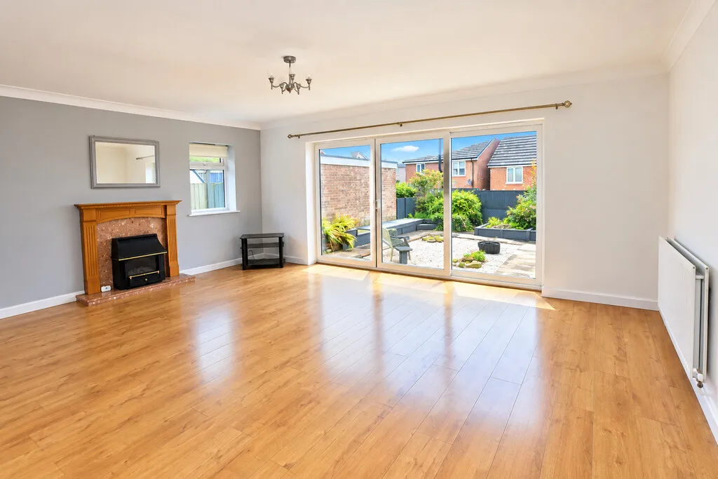 Price Close, Loggerheads, photo 3