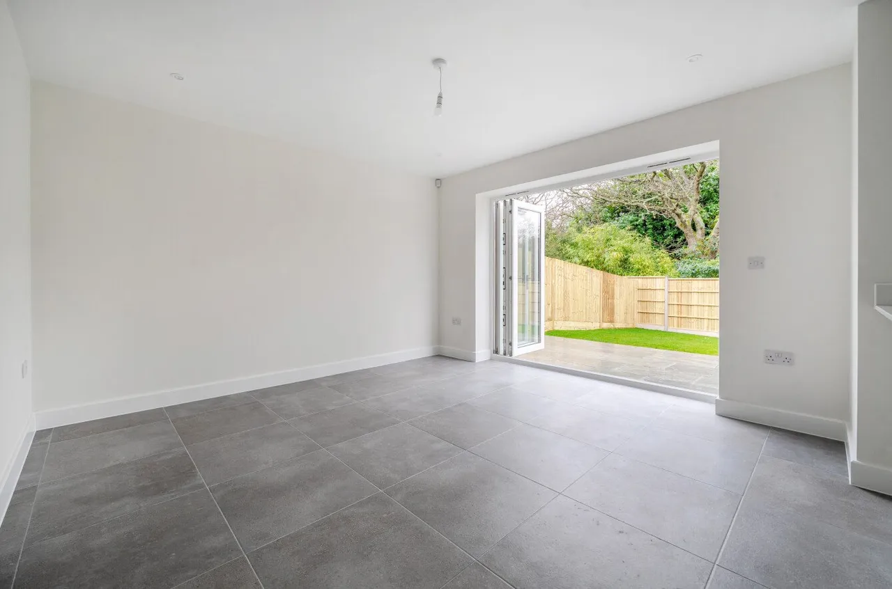 Locks Road, Locks Heath, SO31, photo 4
