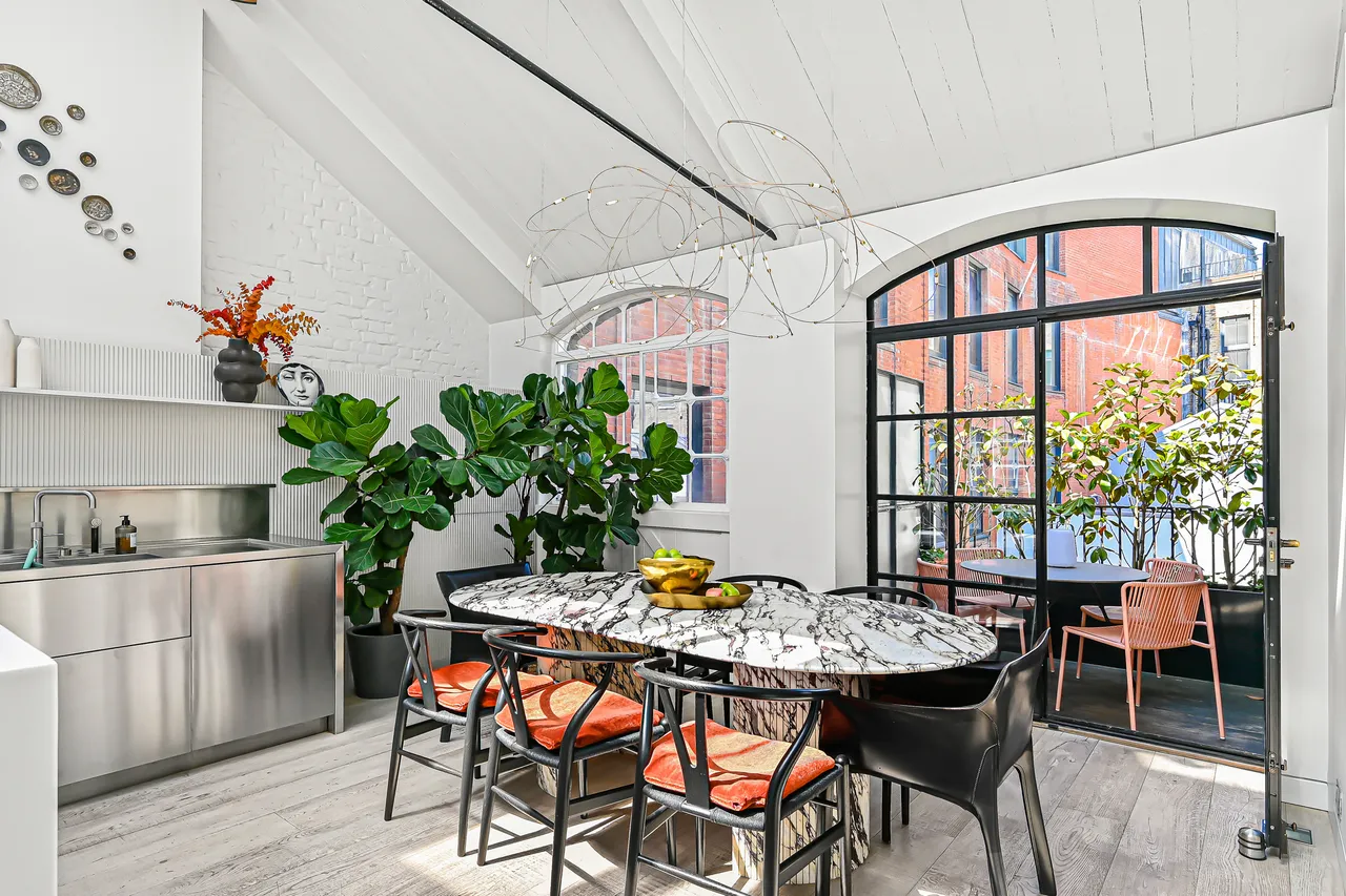 Mayfair, Hollen Street, Soho, London, photo 4