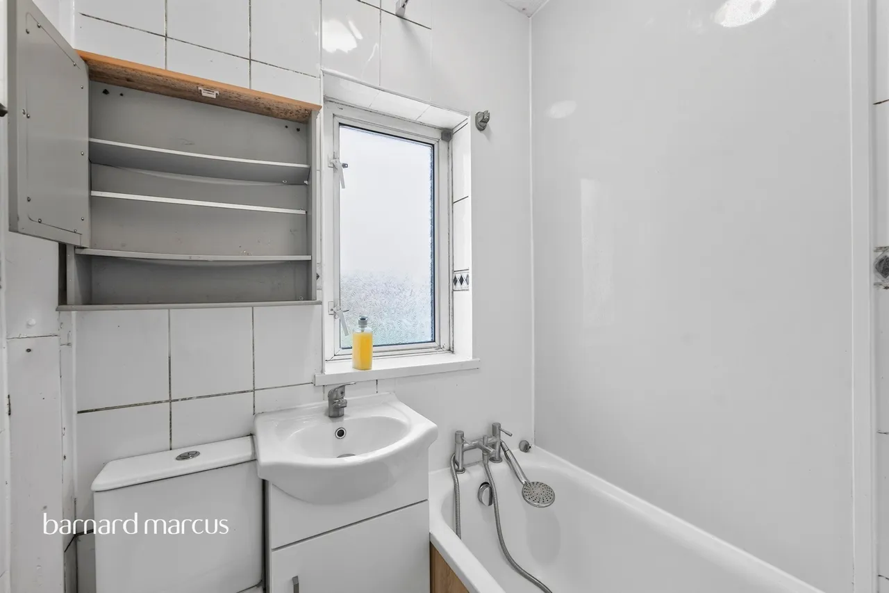 The Drive, Feltham, TW14, photo 11