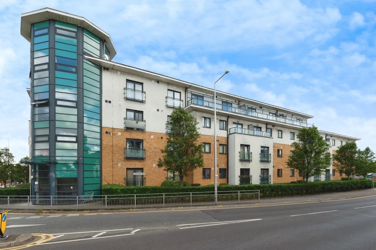 2 bed flat for sale — Hogg Lane, Grays, Essex, RM17