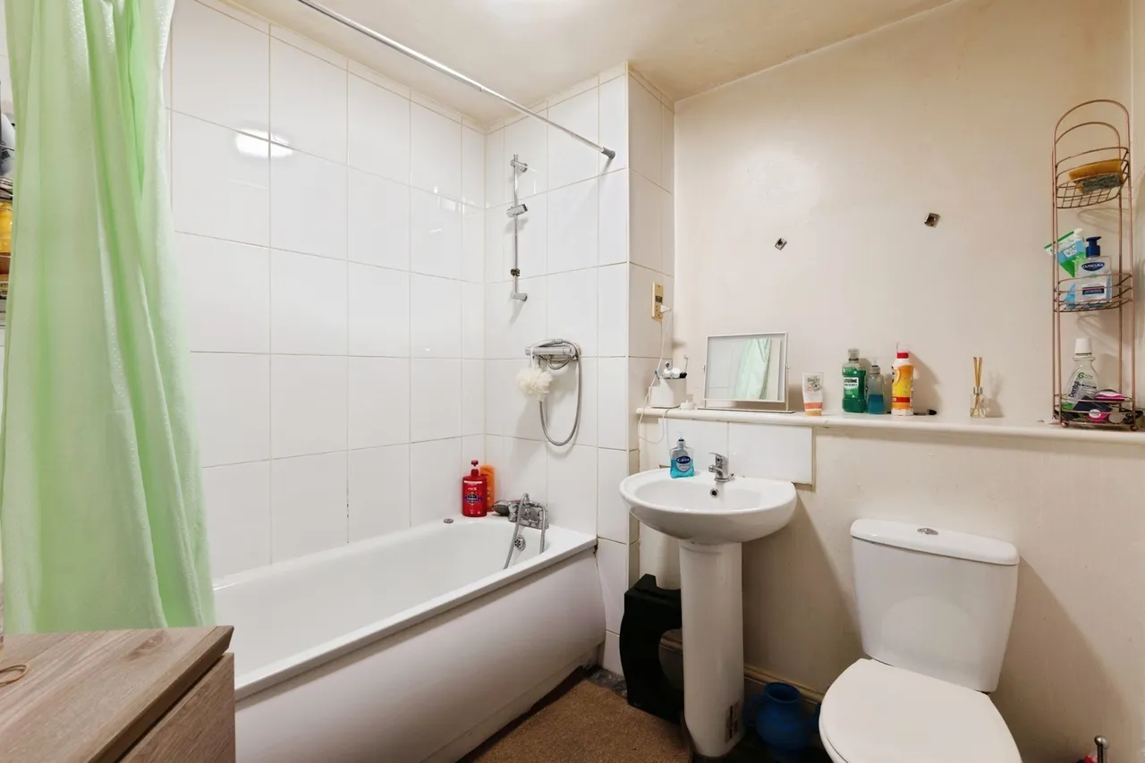 Hogg Lane, Grays, Essex, RM17, photo 12